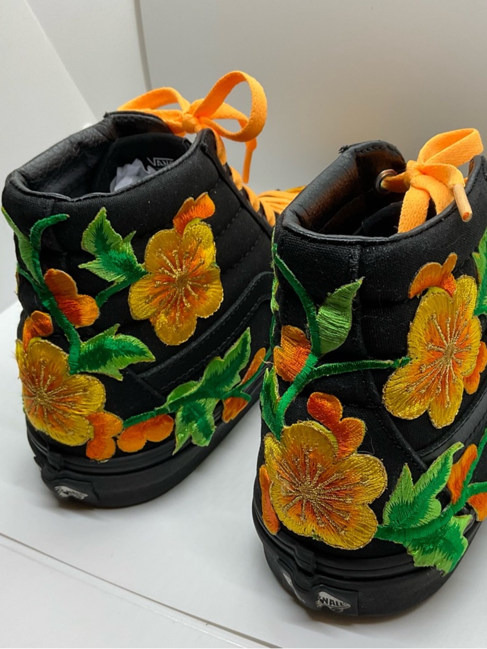 CUSTOM Vans SK8 Hi-Tops in black with beautiful embroidered flowers women’s 9.5 - Picture 6 of 8